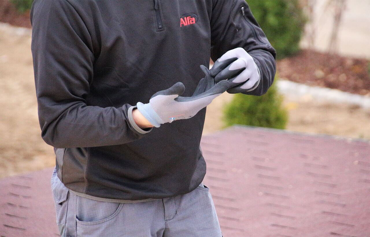 Ne pas oublier de porter des gants de travail Ne pas oublier de porter des gants de travail
